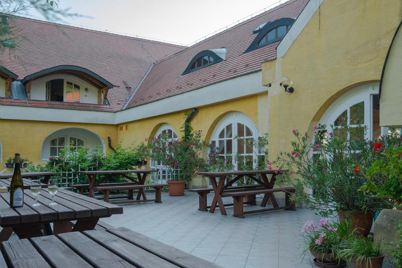 Cseri Kastelyszallo Tótvázsony Buitenkant foto